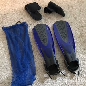 Scuba fins, boots, and mesh bag